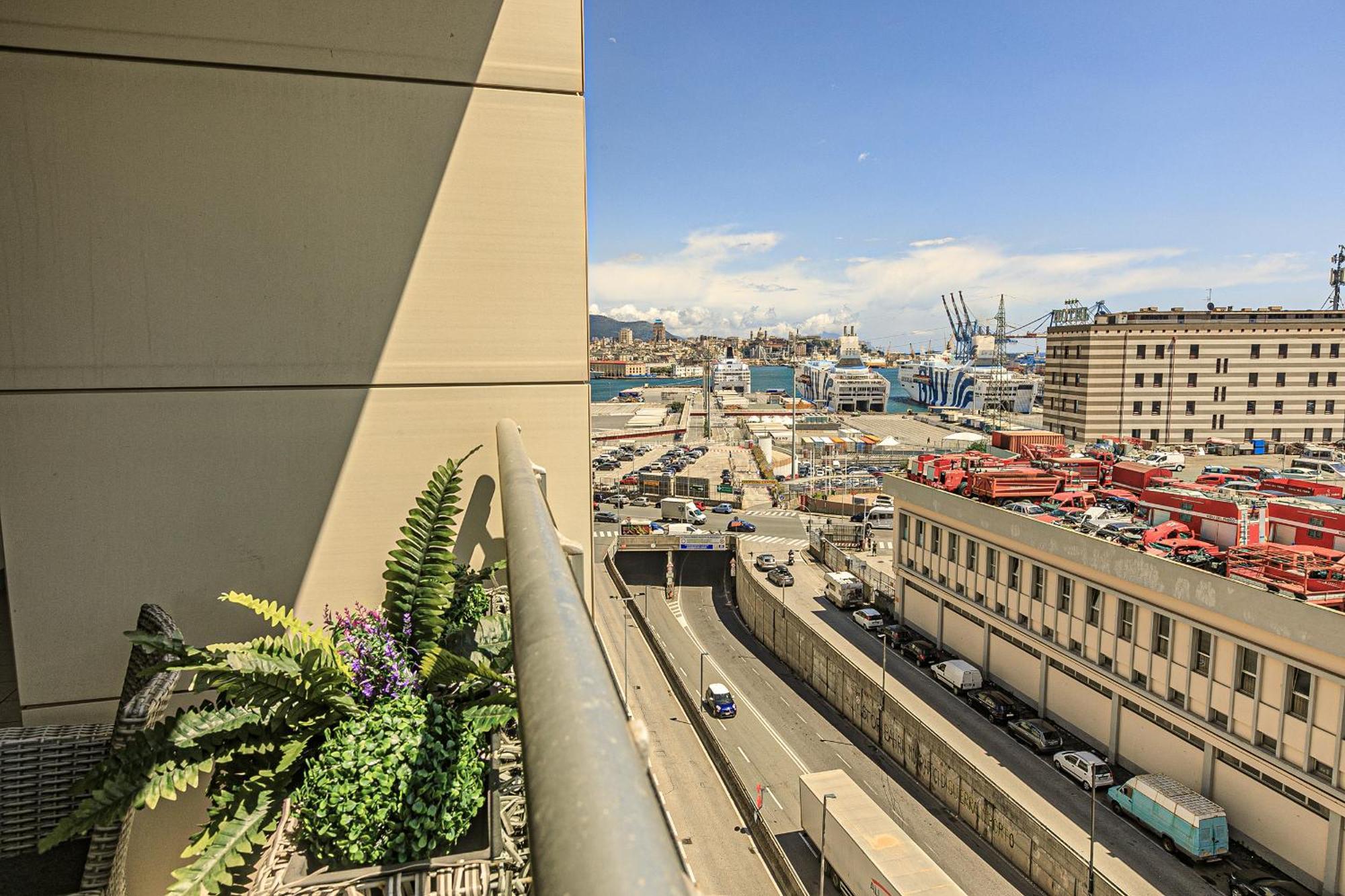 Real Italian Estate - Lighthouse Marina View * Genoa