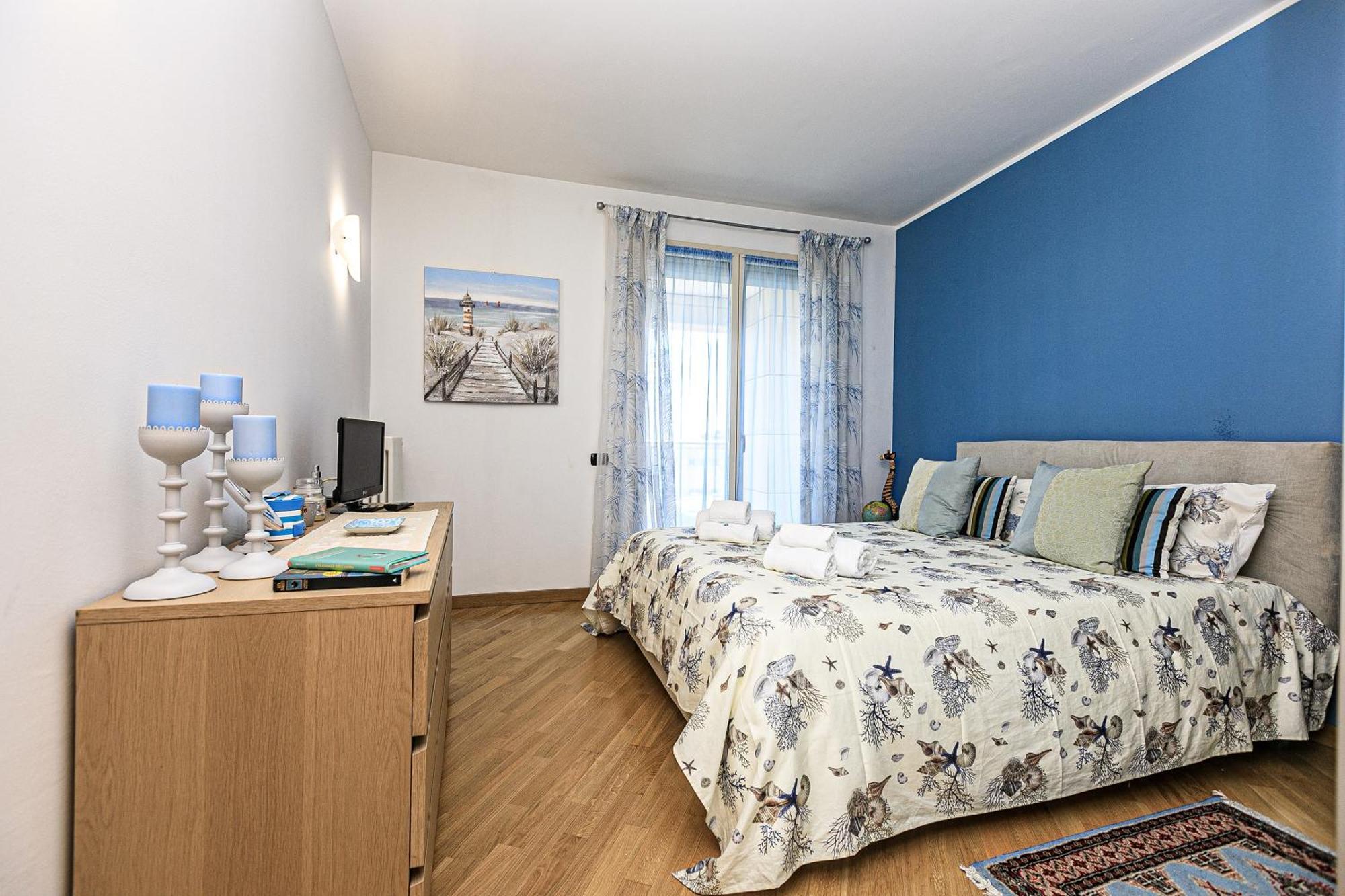 Real Italian Estate - Lighthouse Marina View Genoa